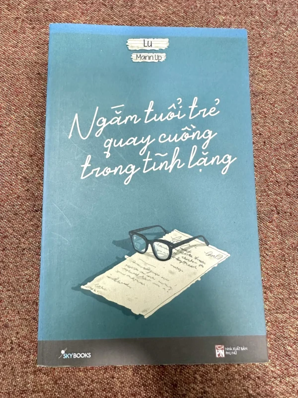 Ngắm Nhìn Tuổi Trẻ Quay Cuồng Trong Tĩnh Lặng