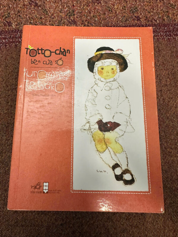Totochan bên cửa sổ
